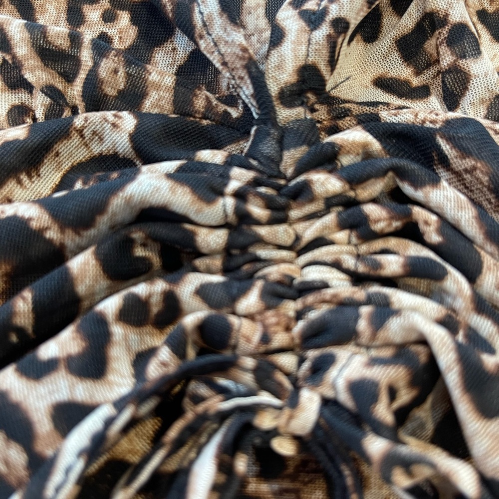 Animal Print Light Blouse with Rouching or No Rouching Pull - Picture 12 of 14